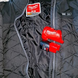 Milwaukee Axis heated jacket